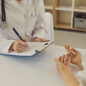 Ganzheitliche medizinische Beratung – individuelle Anamnese und naturheilkundliche Behandlungskonzepte.